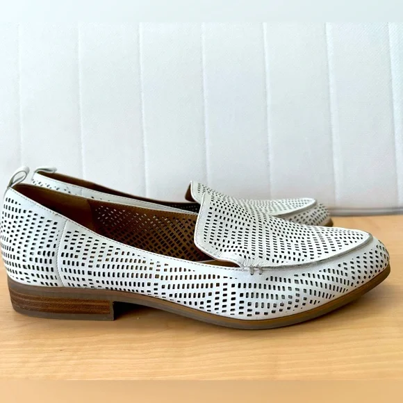 β¨πHPβ¨π. NWOT! Crown Vintage Venetia White Leather Perforated Loafer - Picture 4 of 8